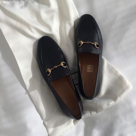 Designer Shoes Gucci, Gucci 2020, Designer Shoes Heels, Fashion Gone Rouge, Gucci Slides, Pretty Sandals, Gucci Loafers, Mode Inspiration, Shoe Lover