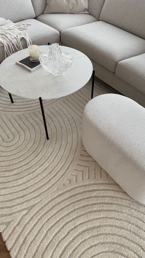 The perfect rug can help to create a flawless and stylish look. Check out some tips for it. Living Room Rugs Scandinavian, Scandinavian Carpet Living Rooms, Japandi Carpet Living Room, Trendy Rugs Living Rooms, Scandi Rugs, Rug Japandi, Minimalistic Rug, Apartment Carpet, Japandi Style Living Room