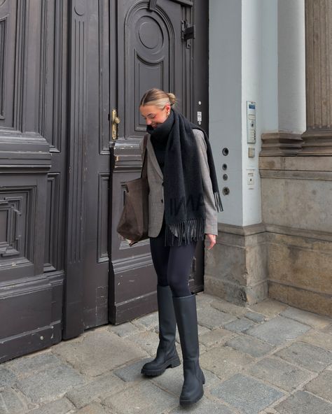 Fall colors 🤎 Outfit details: Glasses: @newbottega Blazer: @zara Scarf: @ganni Legging: @asos Boots: @zara Bag: @zara Männer Abteilung #outfitinspiration #autumnoutfits #autumncolor #simpleoutfit Colors Outfit, Asos Boots, Zara Scarf, Blazer Zara, Zara Bag, Bag Zara, Zara Bags, Colourful Outfits, Outfit Details