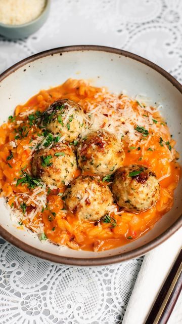 sonia wong on Instagram: "CHICKEN MEATBALLS WITH ROASTED TOMATO AND PEPPER ORZO is the comfort meal that satisfies on a gloomy Autumn day 🍂🍅☺️ 

Thanks to @ontariodairy 2025 Milk Calendar for inspiring this fam-approved recipe that’s going to be on repeat around here. Recipe notes and ingredients are listed below. 

Comment “ORZO” to get the link for the full recipe sent to your DM! #ad

RECIPE NOTES:

⊹ Fresh Ontario ricotta is the secret weapon for these tender meatballs! 
⊹ Whether you have the last tomatoes and peppers to use up or you’re making this during the off-season, roasting them deepens their flavour and brings life to them. 
⊹ The cooking technique for the orzo is somewhat similar to risotto except it takes less than half the time (about 10 minutes) to cook. Gotta love that! Healthy Chicken Meatballs, Meatballs And Orzo, Gloomy Autumn, Chicken Meatballs Healthy, Homecooked Food, Tender Meatballs, Roasted Tomato, Chicken Meatballs, Recipe Notes