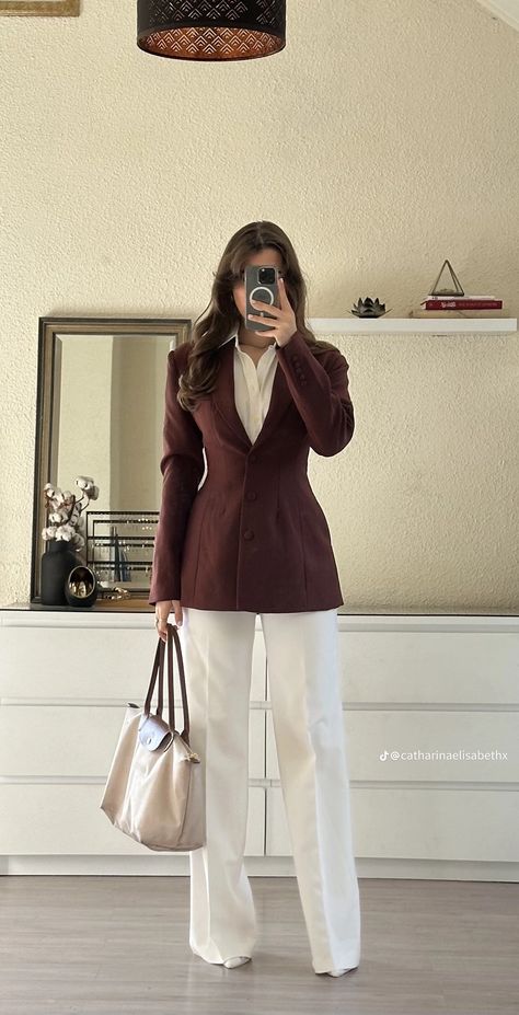 Workplace Outfits, Trouser Fits, Maroon Blazer, Lawyer Outfit, Office Casual Outfit, Classic Style Outfits, Corporate Outfits, Business Casual Outfits For Work, Woman Suit Fashion