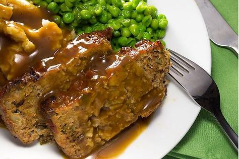 Meatloaf Recipe With Caramelized Onions & Brown Gravy Will Make You Rethink Meatloaf Caramel Onions, Meatloaf With Brown Gravy, Meatloaf Gravy Recipe, Easy Yellow Squash Recipes, Onion Soup Meatloaf Recipe, Glazed Meatloaf, Meatloaf With Gravy, Homemade Brown Gravy, Ground Beef Meatloaf