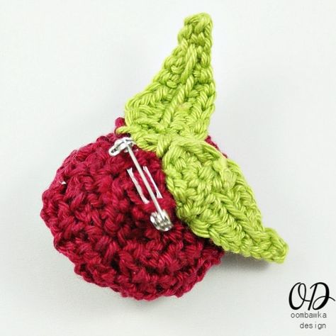 Free Crochet Pattern - Rose Brooch with Leaves • Oombawka Design Crochet Crochet Pins, Crochet Embellishments, Crochet Men, Making Bracelets With Beads, Crochet Brooch, Design Crochet, Rose Brooch, Crochet Plant, Knitted Flowers