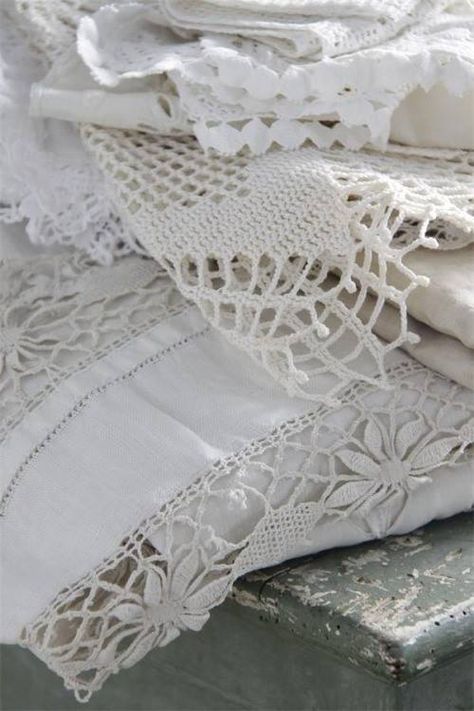 Linen Decor, Linen Cupboard, Linens And Lace, Antique Linens, Shabby Vintage, Fine Linens, Antique Lace, Linen Textile, Linen Closet