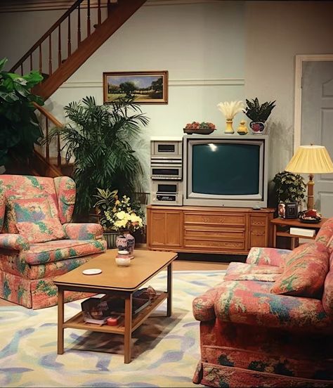 1980s Living Room Home Decor, 80s Home Interior, 1980 Interior Design, 80s Living Room Aesthetic, Living Room 90s, Living Room 80s, 80s House Interior, 1980s Living Room, 80s Living Room