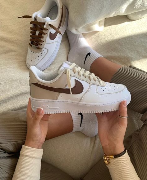 Nike Air Force 1 07 Outfit, Best Sandals For Men, Tenis Air Force, Trendy Drinks, Nude Sneakers, Custom Nike Air Force 1, Custom Nike Air Force, Colorful Sneakers, Baskets Nike