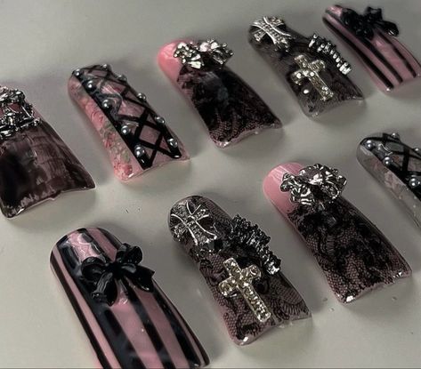 By @luvrxnailz Gothic Coquette Nails, Gothic Nails Long Square, Goth Core Nails, Gothic Nails With Charms, Alt Nails, Gothic Nails Charms, Gothic Coquette, Corset Nails, Coquette Nails