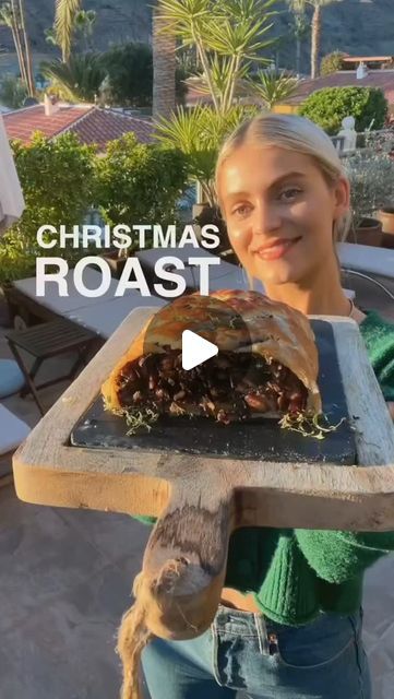 Vegan Organic | Plantbase on Instagram: "Christmas Roast🎄

By @eatmoreplants.no 

Recipe:

Ingredients (1 roast):

500g mushrooms
1 white onion
0.5 cup cranberries
3 garlic cloves
200g hazelnuts
70g garlic croutons
115g spinach
2 tbsp soy sauce
2 tbsp Worcester sauce
0.5 tbsp dry thyme
1 tsp rosemary
0.25 tsp salt & pepper
500g vegan puff pastry

Glaze:
1 tbsp maple syrup
2 tbsp plant milk
1 tsp oil

Steps:

1. ​​Set your oven to 400F or 200C. Prepare a baking tray covered with parchment paper and spread your hazelnuts out on the tray.
2. Roast the hazelnuts for 10 minutes. Set aside.
3. Heat a large frying pan over a medium high heat, then add roughly chopped mushrooms and onion, cook them for about 10 minutes.
4. Now chop your roasted hazelnuts into smaller pieces. Not too small, you wa Vegetarian Wellington Christmas, Vegan Christmas Roast, Vegan Wellington Christmas, Christmas Roast Recipes, Vegan Nut Roast Christmas, Mushroom Wellington Vegan, Vegan Nut Roast, Deliciously Ella Recipes, Vegetarian Wellington