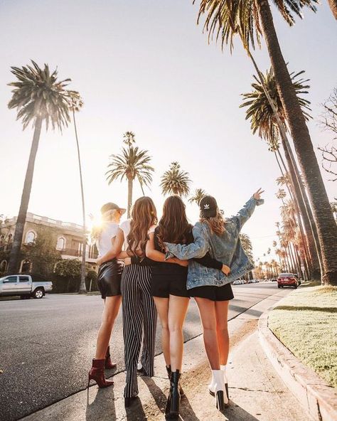 4 Best Friends, Best Friend Photography, Best Friend Poses, Best Friend Photoshoot, Bff Photoshoot, Friend Poses Photography, Best Friends Shoot, Foto Tips, Best Friends Aesthetic