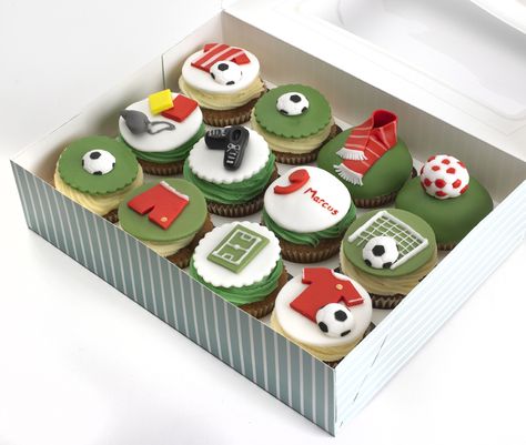 Ronaldo Cupcakes, Football Cake Design, Liverpool Cake, Superbowl Cake, Soccer Cupcakes, Football Cupcake, Football Themed Cakes, Sport Cupcakes, Football Birthday Cake