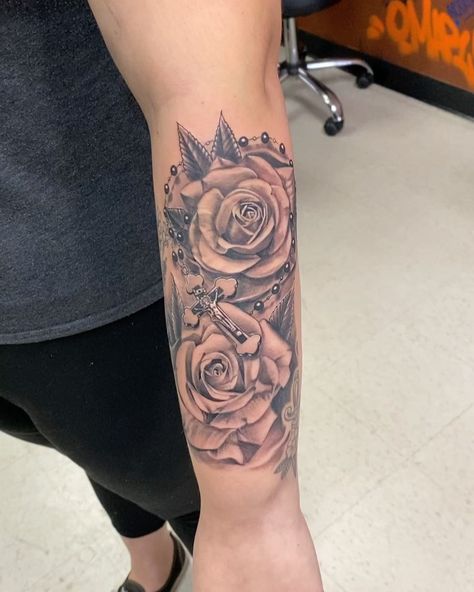 Roses And Rosary Tattoo, Rose Rosary Tattoo, Shoulder Rose Tattoos For Women, Rose And Rosary Tattoo, Cute Rosary, Rosary Tattoo Arm, Hood Tattoos, Rosary Tattoo On Hand, Rosary Tattoos