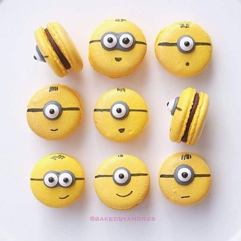 Minions Desserts, Minion Cakes, Macaron Flavors, Minion Birthday Party, Macaron Cookies, A Minion, Minion Cake, Kid Desserts, Macaroon Recipes