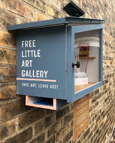 Little Free Art Gallery, Free Little Library Ideas, Little Library Ideas, Diy Little Free Library, Tiny Art Gallery, School Art Gallery, Little Free Library Ideas, Free Little Library, Mini Art Gallery