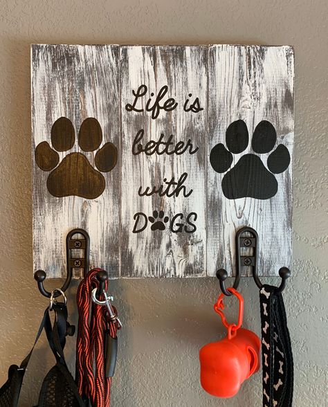 Dog Leash Holder Diy, Dog Leash Hanger, Leash Hanger, Dog Leash Hook, Dog Leash Holder, Leash Holder, Wood Boards, Dog Rooms, Wood Dog