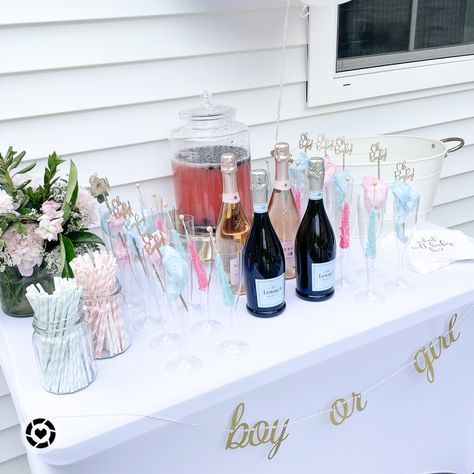 Gender Reveal Cotton Candy Ideas, Gender Reveal Champagne Tower, Gender Reveal Guest Table Set Up, Gender Reveal Tablescape, Table Decor For Gender Reveal Party, Gender Reveal Cocktails, Gender Reveal Food Table Set Up, Gender Reveal Tables, Gender Reveal Drink Ideas