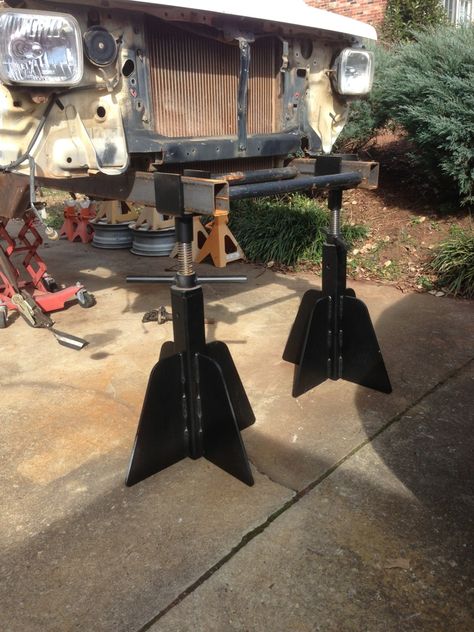 Lets see your home made Jack stands - Pirate4x4.Com : 4x4 and Off-Road Forum Jack Stands Diy, Engineering Workshop, Welding Trucks, Welding Tables, Car Ramps, Navy Blue Walls, Fabrication Tools, Welding And Fabrication, Wooden Chandelier