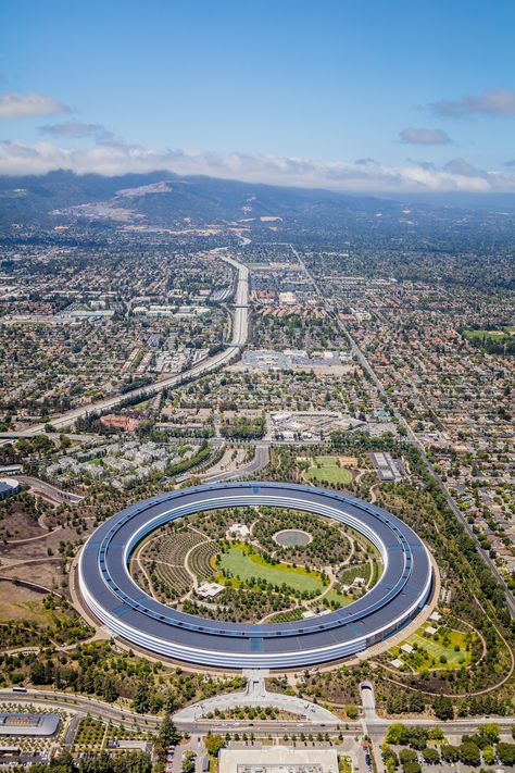 Apple Hq, Apple Store Design, Avant Garde Architecture, City Skylines Game, Circular Buildings, Apple Park, Popular Places, La Jolla Cove, Landscape Structure