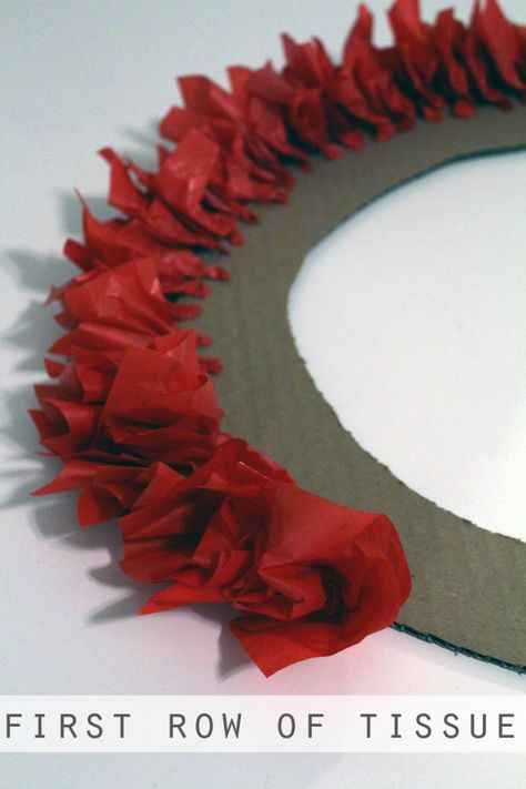 Christmas DIY : Wreath from Tissue Paper | Cool Teen Life Style Cardboard Wreath, Tissue Paper Wreath, Tissue Paper Wreaths, Elegant Christmas Wreath, Diy Christmas Paper, Paper Flower Wreaths, Tissue Paper Crafts, Paper Christmas Decorations, Paper Flower Wall Decor