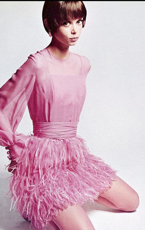 Mouche is wearing pink mousseline dress with ostrich feather skirt by Valentino Boutique, photo Jeanloup Sieff. Vogue Italia 1968 Jeanloup Sieff, Decades Of Fashion, 1960 Fashion, Feather Skirt, Fashion 1960s, Valentino Couture, Sixties Fashion, Ostrich Feather, Miss Sixty