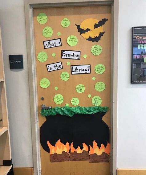 Adorable Halloween Classroom Doors with a Science Twist Halloween Classroom Doors, Wood Halloween Decorations, Halloween Classroom Door, Halloween Diy Door, Halloween Classroom Decorations, Halloween Class Party, School Halloween Party, School Door Decorations, Halloween Skeleton Decorations