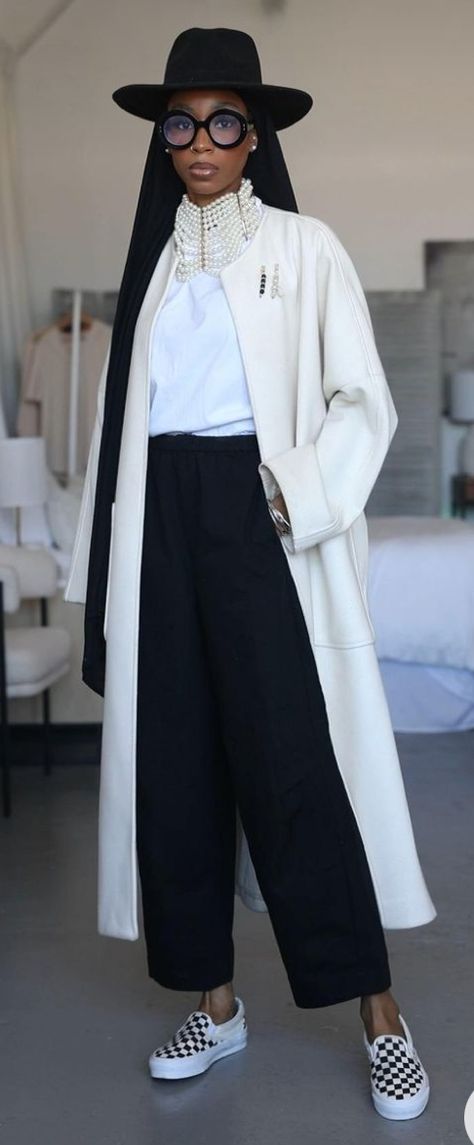 Diva Chic Style, Tomgirl Outfit, Modest Street Fashion, Blogger Street Style, Casual Outfit Inspiration, Dusters, Looks Black, Classy Casual Outfits, Black Women Fashion