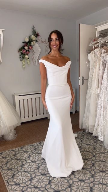 Strapless Romantic Wedding Dress, Elegant Wedding Dress Low Back, Sweetheart Neckline Fitted Wedding Dress, Classy Fitted Wedding Dress, Simple Wedding Dress Tight, Simple Wedding Dress Summer, Strapless Tight Wedding Dress, Wedding Dresses Slim Fit Square Neck, Wedding Dress For Tall Slim Bride