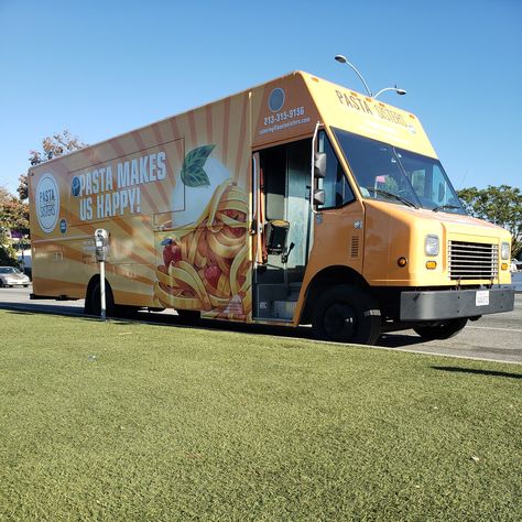 A chef from Northern Italy and her family make Italian food for the people at their latest location, a food truck that brings pasta on-the-go all over the city. Food Truck Pasta Ideas, Italian Food Truck Ideas, Pasta Food Truck Design, Pasta Food Truck, Italian Food Truck, Mac And Cheese Food Truck, Food Truck Mac And Cheese, La Food Trucks, Pasta Menu