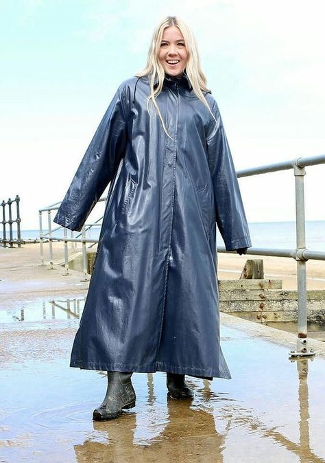 https://flic.kr/p/M8VEMV | 558f9bbd44ee803c1d33805eee2d2560 Rain Coat Women, Vintage Raincoat, Mantel Cape, Rainwear Girl, Mode Mantel, Green Raincoat, Rubber Raincoats, Rainwear Fashion, Vinyl Raincoat