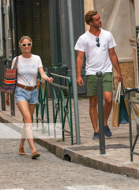 Legion-Media > Photo LGN59806878: PIERRE CASIRAGHI AND BEATRICE BORROMEO SHOPPING IN SAINT TROPEZ Beatrice Borromeo, Saint Tropez, Kiev, Moscow, Ukraine, Russia, Media