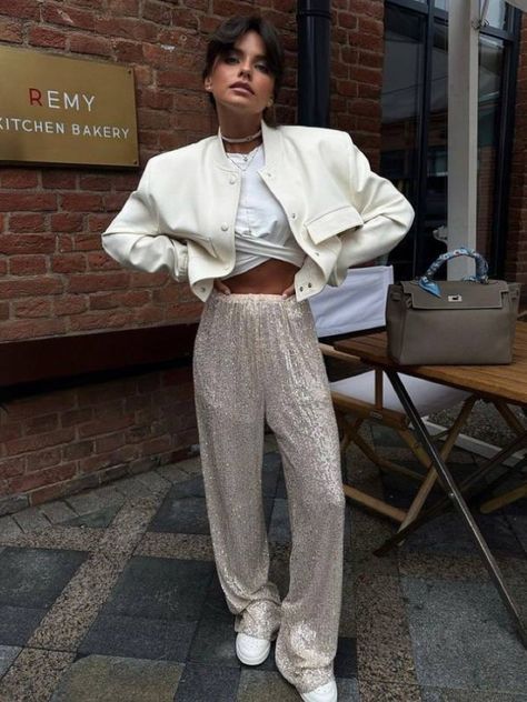 Glitter Pants Outfit, Sequin Trousers Outfits, Outfits Spring Aesthetic, Photoshoot Ideas Poses, Trousers Outfit Casual, Sequin Babydoll Dress, Poses For Pictures Instagram, Outfit Inspiration Women, 200 Followers