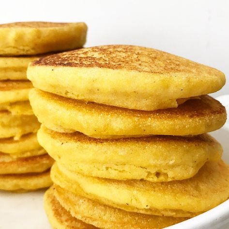 Vegan Cornmeal Pancakes, Gluten Free Corn Pancakes, Gluten Free Cornmeal Recipes, Gluten Free Cornmeal Pancakes, Polenta Pancakes, Breakfast Bowl Vegan, Vegan Gluten Free Pancakes, Cornmeal Recipes, Cornmeal Pancakes