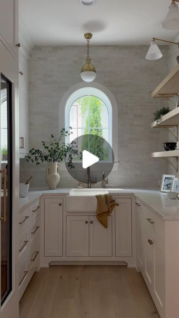 Sarah Bell Design Studio on Instagram: "The butler’s pantry off the kitchen has been one of (the many) most loved rooms at our #ShadyBeachModelHome . Plus the hidden door into the large food pantry is the frosting on the cake! 🌟  . . . Interior Design: @sarahbelldesignstudio  Builder: @pinnaclefamilyhomes  Butler’s Pantry Styling: @creekwoodhill  Food Pantry Styling: @thetime4design  Photographer: @spacecrafting_photography  @paradeofhomestc @visualcomfort" Cake Interior Design, Pantry Styling, Butler’s Pantry, The Butler, Beach Model, Cafe Door, Bell Design, Hidden Door, Butler Pantry