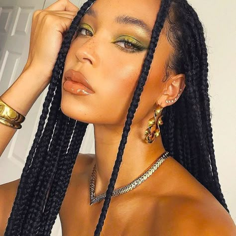 Box Dreads, Green Eyeshadow Look, Mekap Mata, Smink Inspiration, Green Makeup, Natural Makeup Tutorial, Green Eyeshadow, Makeup Eye Looks, Long Braids