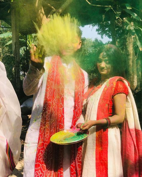 Indian Couple Holi Aesthetic, Holi Couple, Holi Aesthetic, Bole Chudiyan, Desi Boy, Desi Pinterest, Holi Pictures, Holi Party, Boyfriend Aesthetic