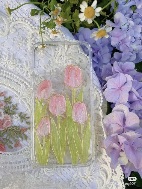 Phonecase Painting Idea, Drawing On Phone Case Art, Handmade Phone Case Painted, Cute Emo Couples, Painted Phone Case, Cream Glue, Aesthetic Objects, Diy Cream, Handmade Phone Case