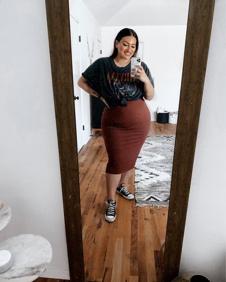 Outfit Goals Plus Size, Punk Midsize Outfits, Plus Size Trendy Outfits Summer, Birthday Outfit Inspiration Plus Size, Plus Size Tied Shirt Outfit, Plus Size Edgy Fall Outfits, T Shirt Plus Size Outfit, Shirt Over Dress Outfit Plus Size, T Shirt Over Dress Outfits Plus Size