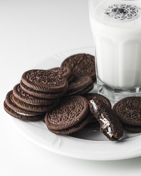 who loves some oreo&milk combo? 😋  #oreo #oreos #oreosandmilk  #milk #oreophotography #quickbreakfast #oreo🍪 #foodphotography… Oreo And Milk, Oreos And Milk, Vegetable Crockpot Recipes, Oreo Milk, Give Yourself A Break, Spilled Milk, Paleo Diet Plan, Yummy Ice Cream, Easy Diet Plan