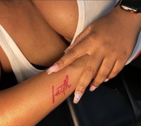 Wrist Tattoo Ideas, Ankle Tattoos For Women, Hand Tattoos For Girls, Cute Hand Tattoos, Pretty Hand Tattoos, Clever Tattoos, Tattoos For Black Skin, Red Ink Tattoos, Pretty Tattoos For Women