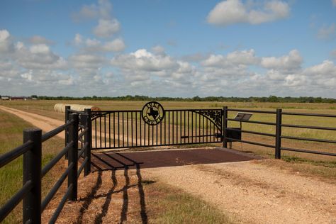 Custom Ranch Entry Gates, Front Gate Entrance Driveway, Ranch Entry Gates, Farmhouse Gate Entrance, Ranch Gates Entrance Ideas, Ranch Entryway, Cattle Guard, Farmhouse Entrance, Farm Gates Entrance