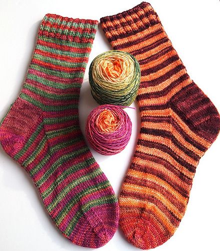 Handspun Burning Stripes Socks Socks Stripes, Lots Of Socks, Knit Projects, Small Crochet, Yarn Inspiration, Julius Caesar, Knitted Socks, Sock Patterns, Hand Knitted Sweaters