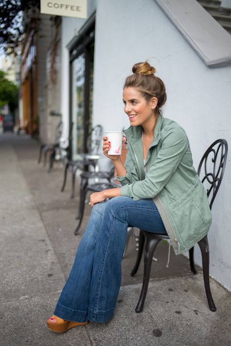 Wide Leg Flare Jeans Outfit, White Tee Jeans, Boutique Marketing, Flare Jeans Outfit, Fig Leaf, Look Jean, Denim Outfits, Winter Closet, Gal Meets Glam