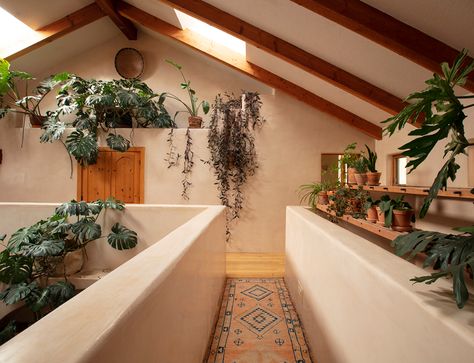 Heading to New Mexico? Rent the Vintage-Furnished Ranch of a Beloved LA Fashion Designer - Sight Unseen Taos, Raquel Allegra, Casas Coloniales, Big Houses, House Goals, Bronx, Dream House Decor, House Inspo, Styl Vintage