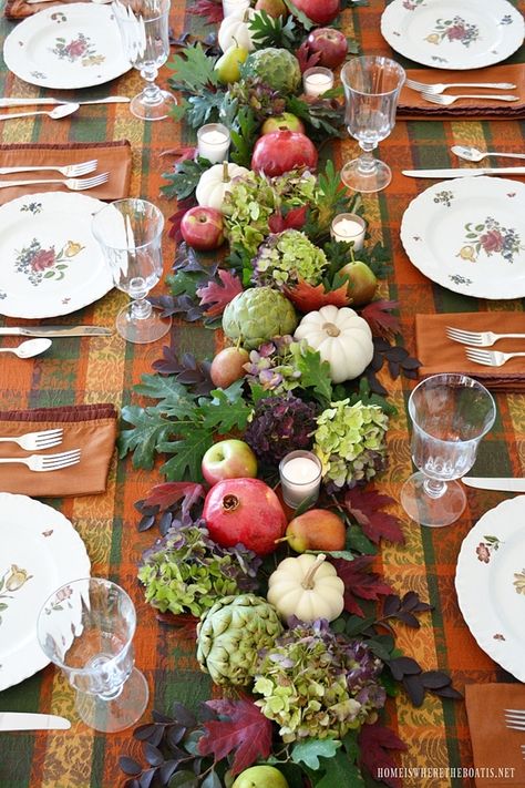 Thanksgiving Centerpieces Table, Holiday Table Centerpieces, Table Centerpieces Diy, Autumn Table, Thanksgiving Table Settings, Thanksgiving Tablescapes, Fall Table Decor, Thanksgiving Centerpieces, Thanksgiving Table Decorations