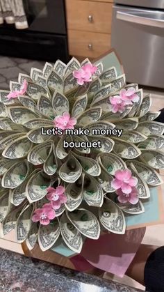 Homemade Graduation Gifts, Valentine Craft Ideas, High School Graduation Gift Ideas, Valentines Day Craft, Graduation Money Gifts, Diy Graduation Gifts, Graduation Gift Ideas, Valentine Craft, Money Flowers