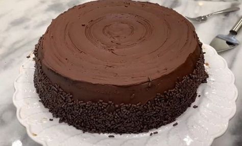 Cheesecake Factory Restaurant, Chocolate Fudge Icing, Cheesecake Factory Copycat, Fudge Cake Recipe, Bake Goods, Chocolate Fudge Cake, Birthday Cake Recipe, Fudge Cake, Cheesecake Factory