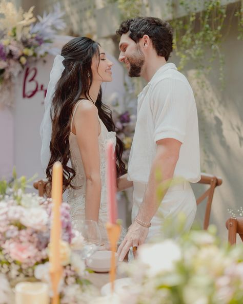 Inside Ananya Panday’s Cousin - Alanna Panday’s Ivory-Hued Bridal Brunch - ShaadiWish Alanna Panday Wedding Hair, Alanna Panday Wedding, Alana Pandey, Alanna Pandey, Ethnic Poses, Alanna Panday, Dreamy Pictures, Bridal Sari, Ananya Panday