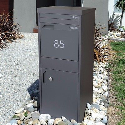 Mailbox with parcel box...locked Letter Box Design, Home Mailboxes, Parcel Drop Box, Kerb Appeal, Letter Boxes, Modern Mailbox, Mailbox Design, Parcel Box, Stone Pillars