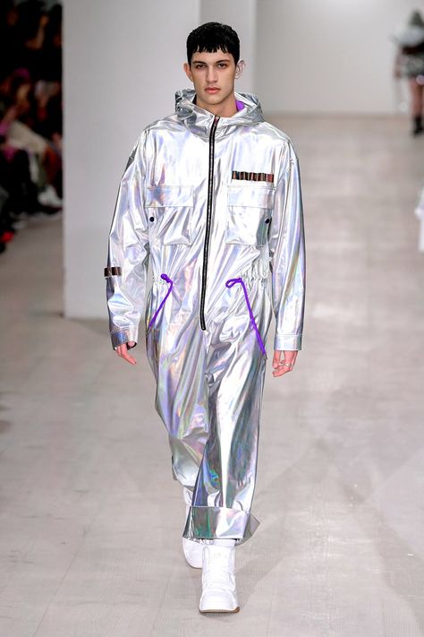 On-off Presents Fall 2020 Fashion Show | The Impression Space Fashion Men, Futuristic Mens Fashion, Avangard Fashion, Space Disco, Punk Street Style, Vinyl Fashion, Guys Fashion, Space Fashion, Punk Design