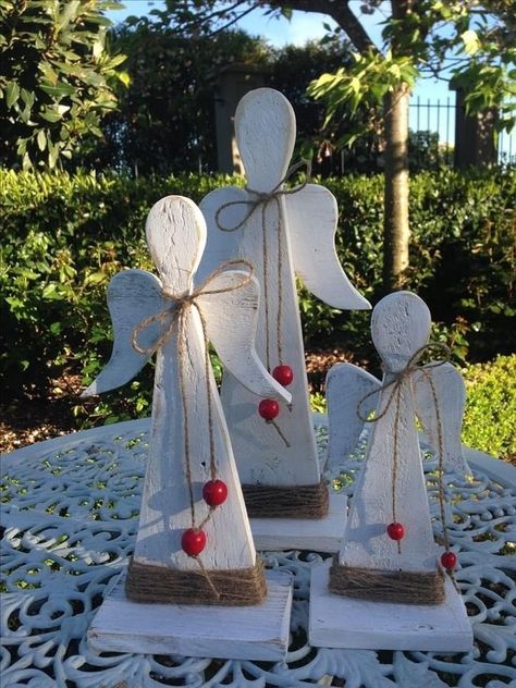 Wooden Christmas Angels, Wooden Angels Diy, Christmas Gnome Decor, Sled Decor, Gingerbread Family, Outdoor Christmas Decor Ideas, Outdoor Christmas Decor, Gnome Decor, Wooden Christmas Crafts