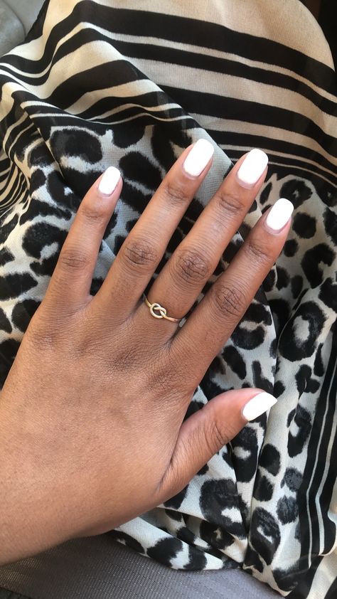 Wedding Nails For Bride Brown Skin, White Nails On Tan Skin, White Nail Polish On Brown Skin, White Nails By Skin Tone Range, White Nails On Black Skin, White Nails On Brown Skin, White Nails On Black Women, Manicure Brown Skin, Brown Skin Nail Color Ideas